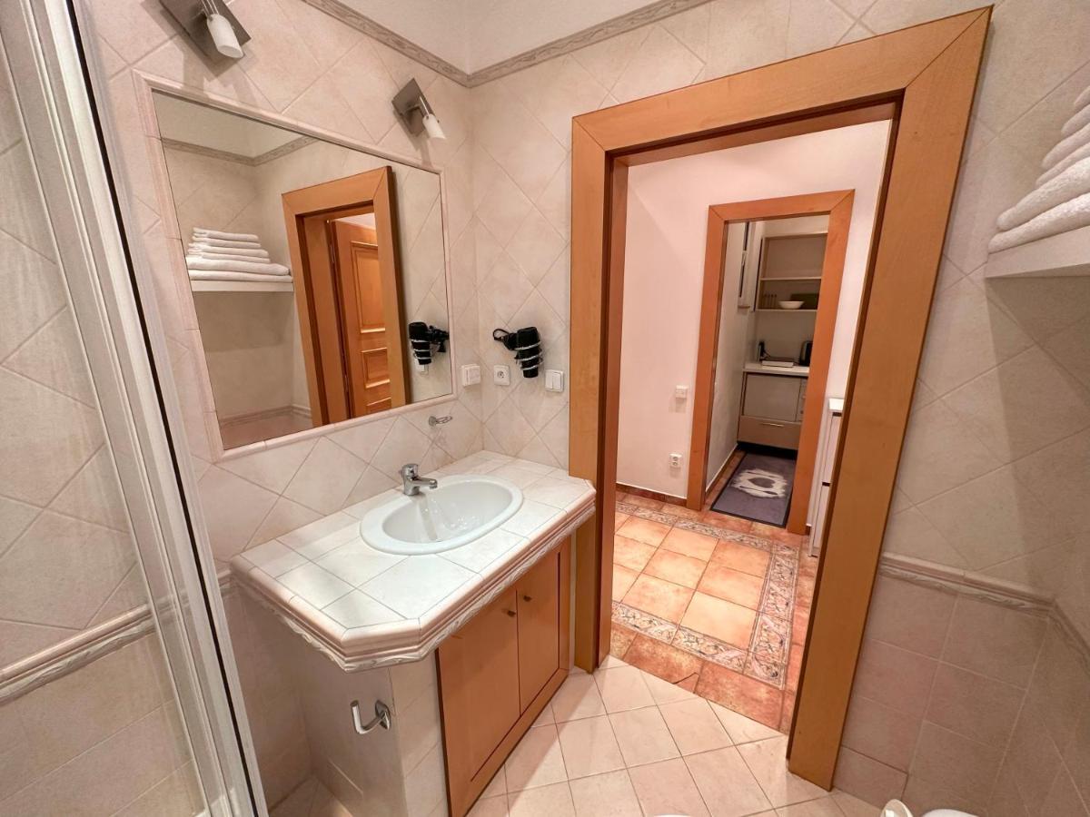 Castle View Apartments. Old Town Прага Экстерьер фото
